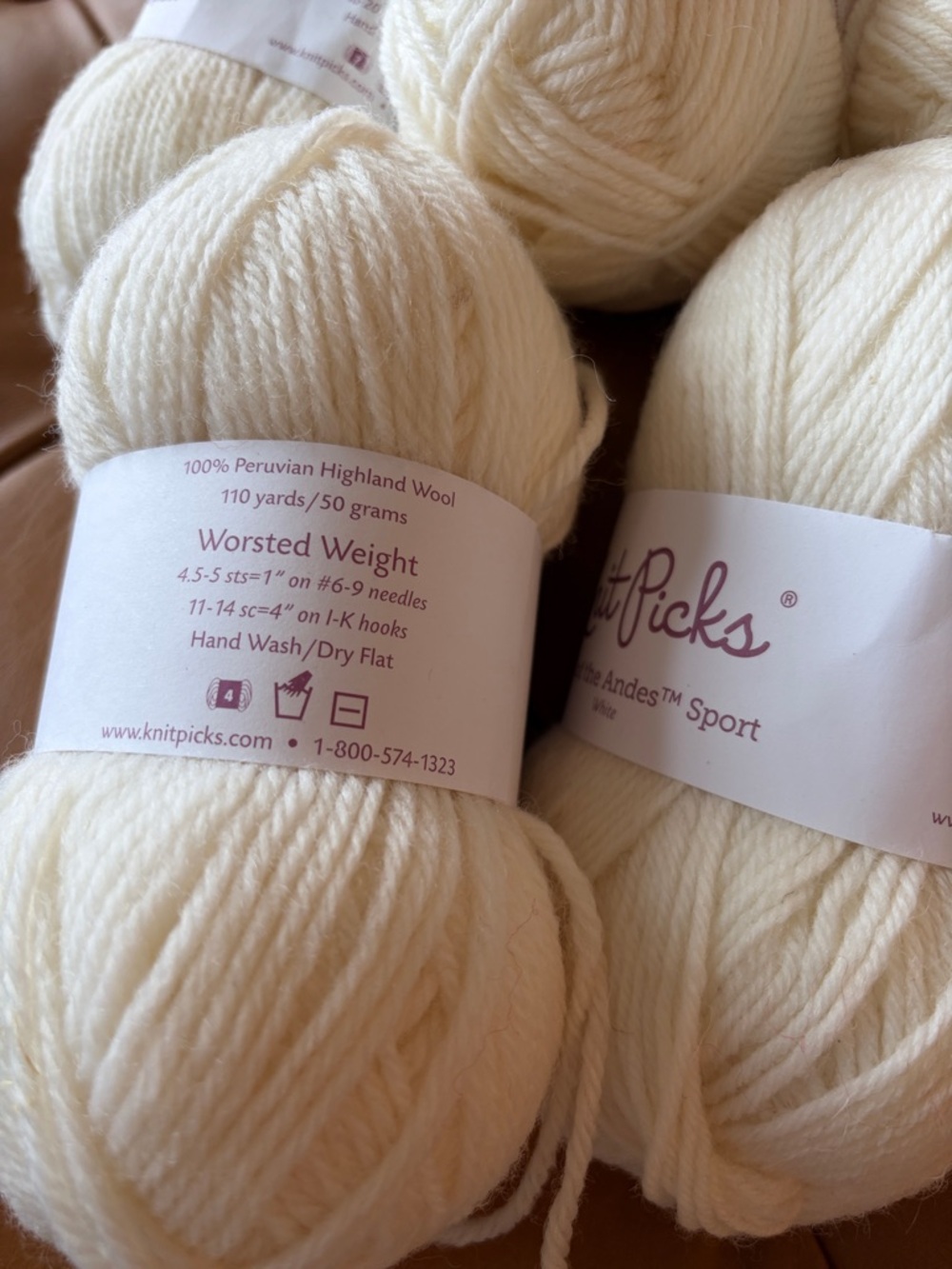 8 skeins Knit Picks wool of the Andes yarn - Picture 3 of 3